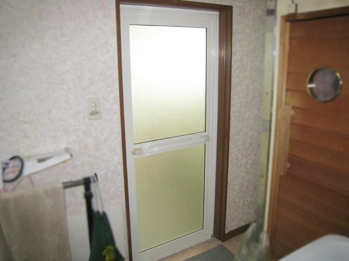 茨城県つくば市　浴室ドア交換　水廻りリフォーム