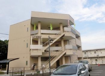 茨城県　ビル　階段目隠し