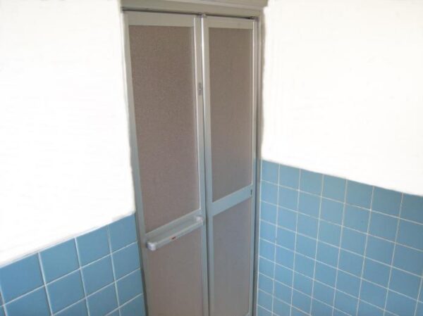 茨城県つくば市　Ｏ様邸　浴室中折ドア交換