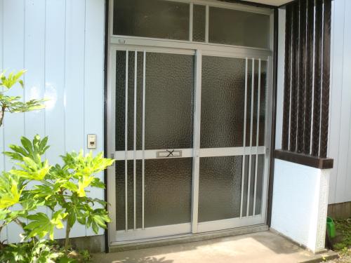 暑くなってきた季節(^_^;)に玄関網戸はいかがですか？