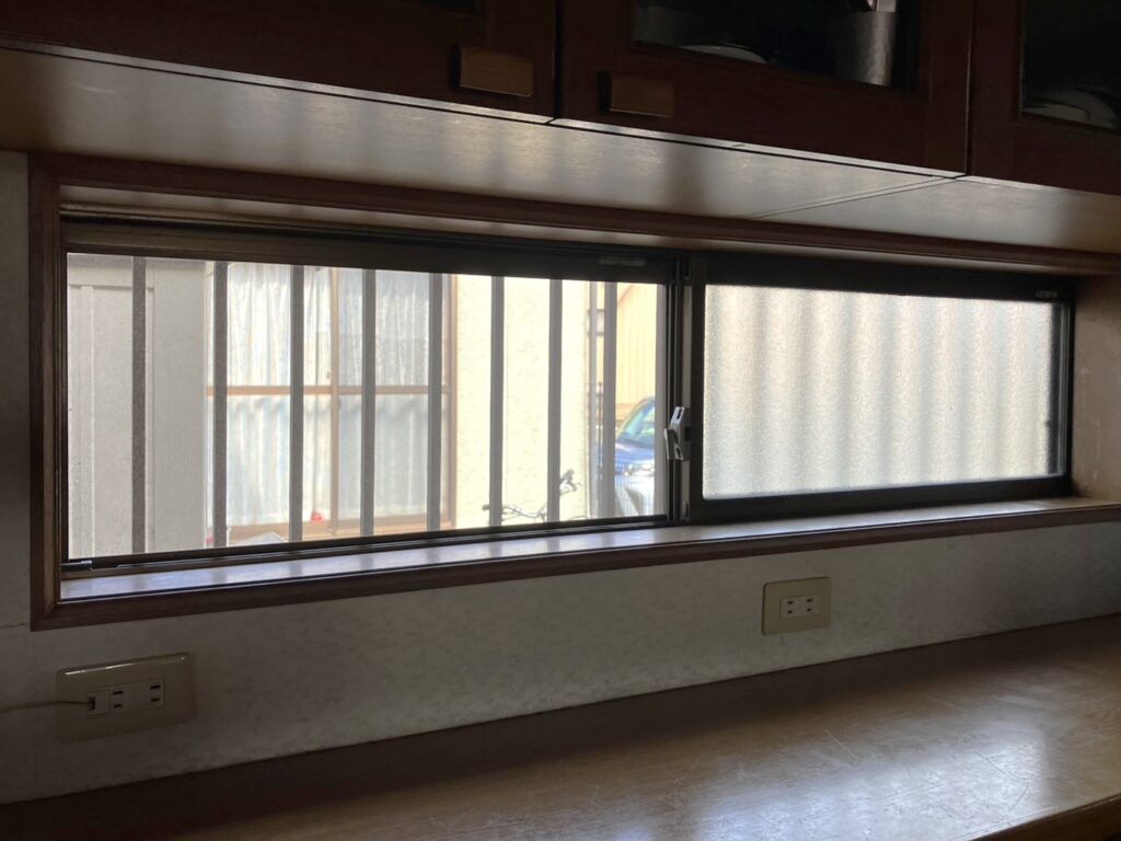 キッチン2枚建て引違い窓