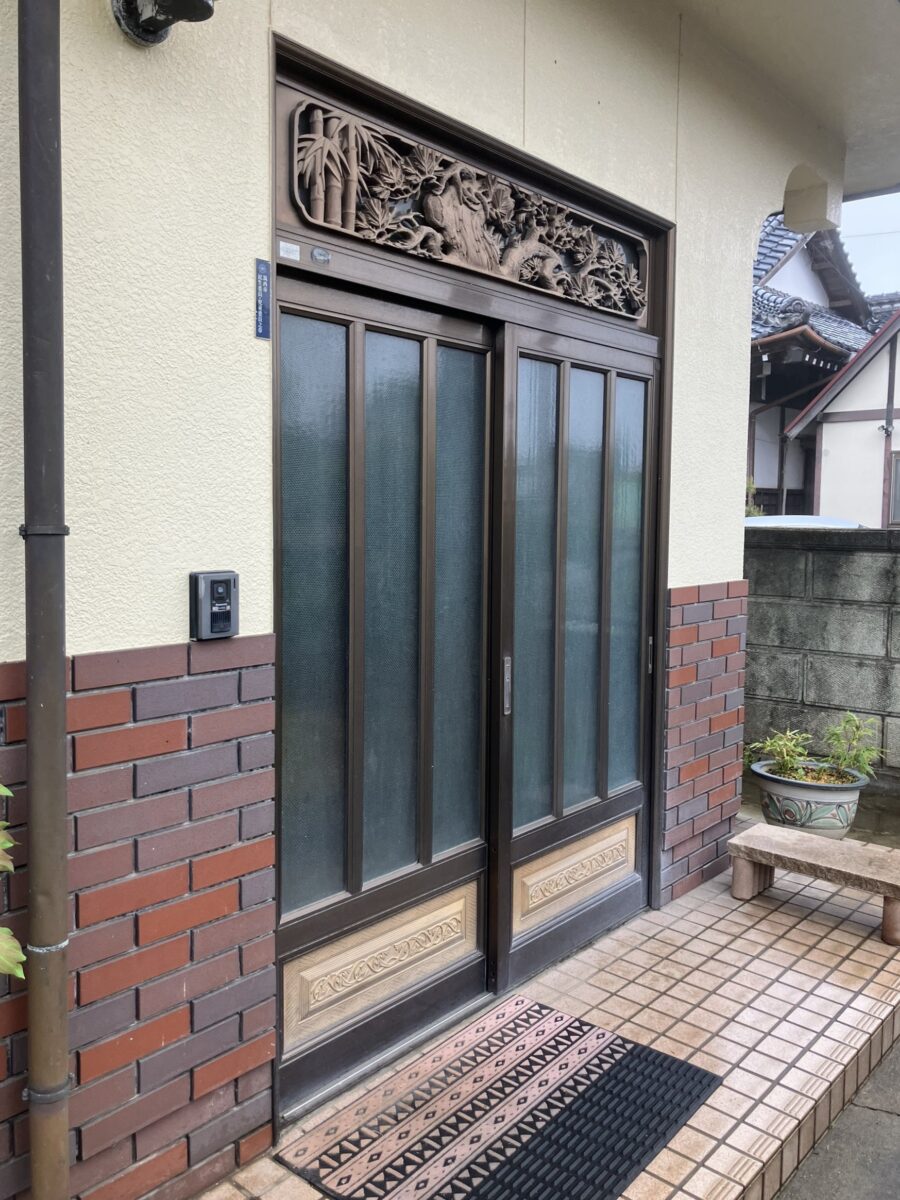 玄関の印象ががらりと変わりました。
