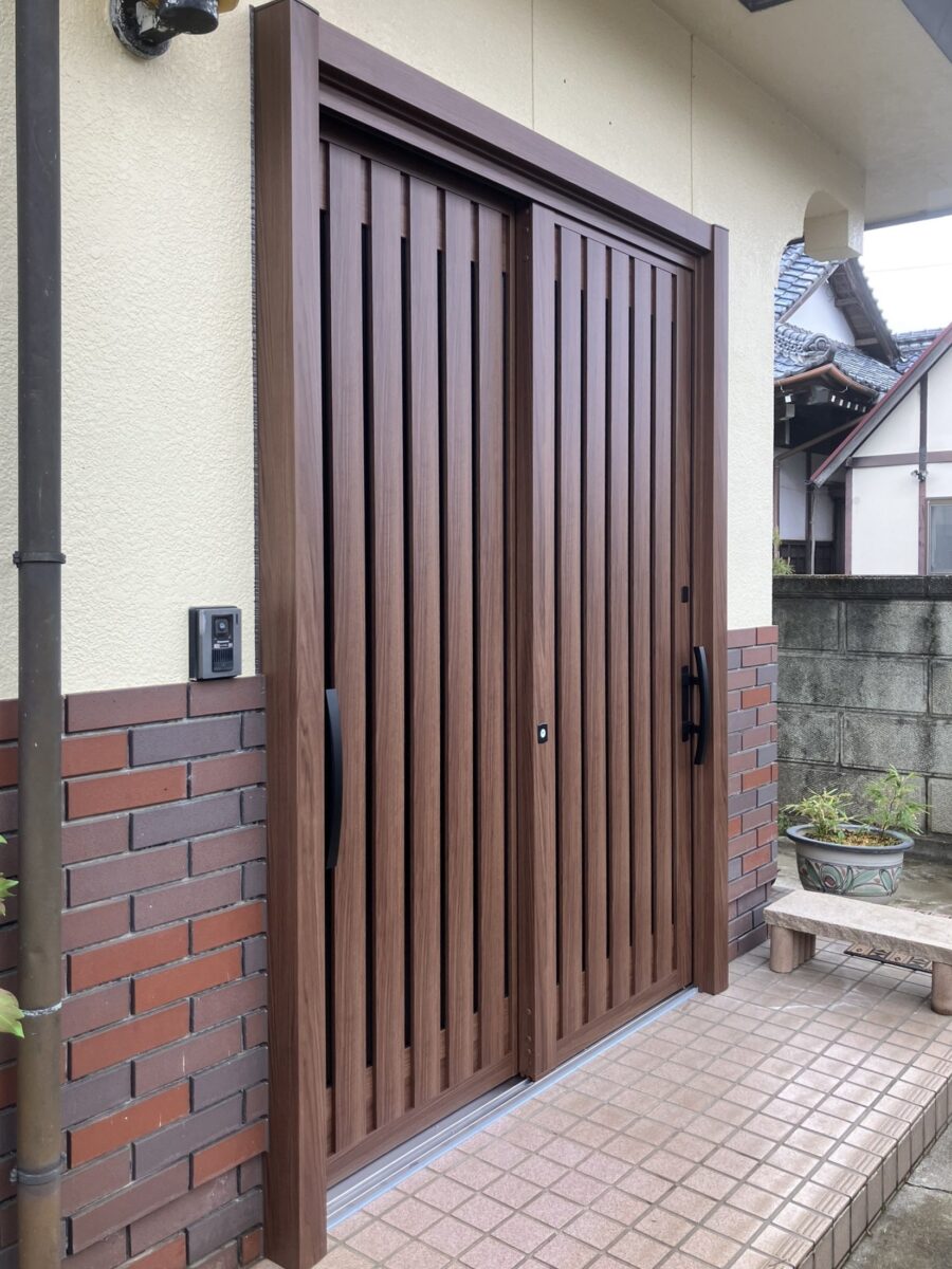 玄関の印象ががらりと変わりました。