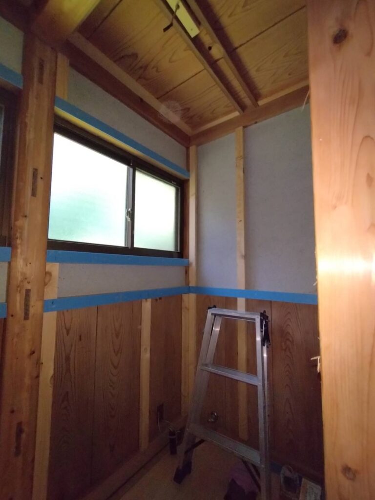 洋式トイレを撤去しました。