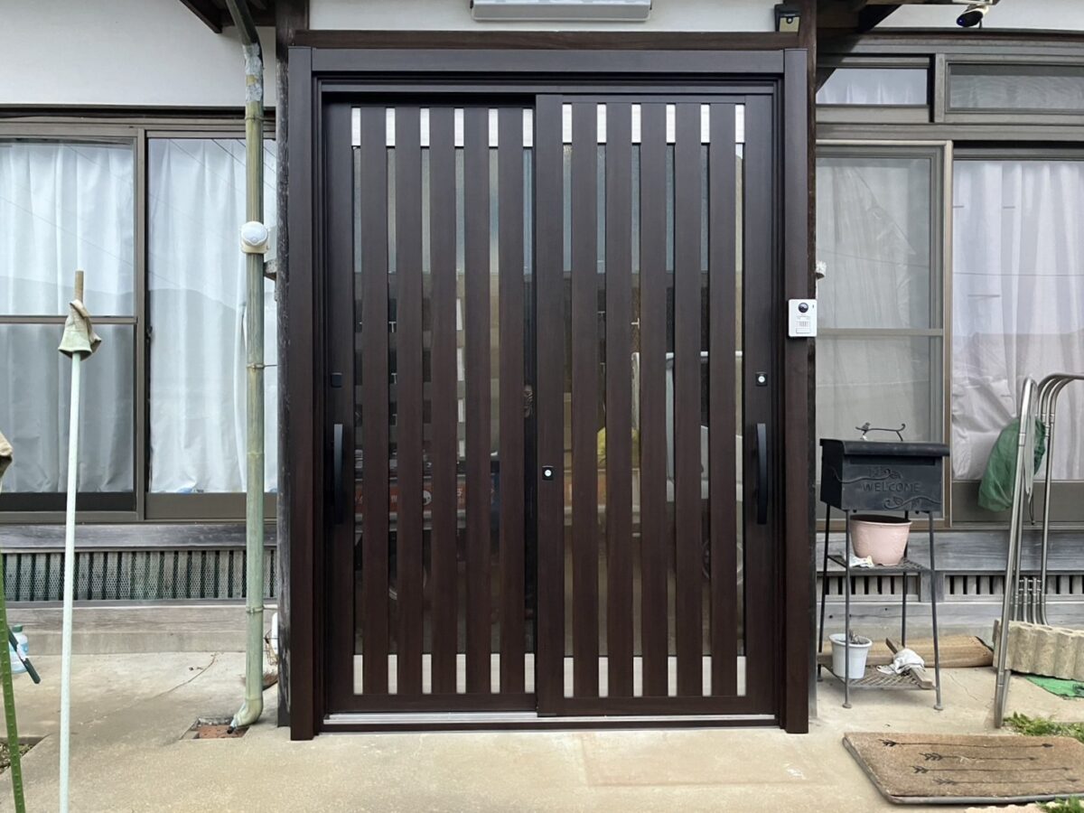 ハンドルを付けて開け閉めも楽々です♪