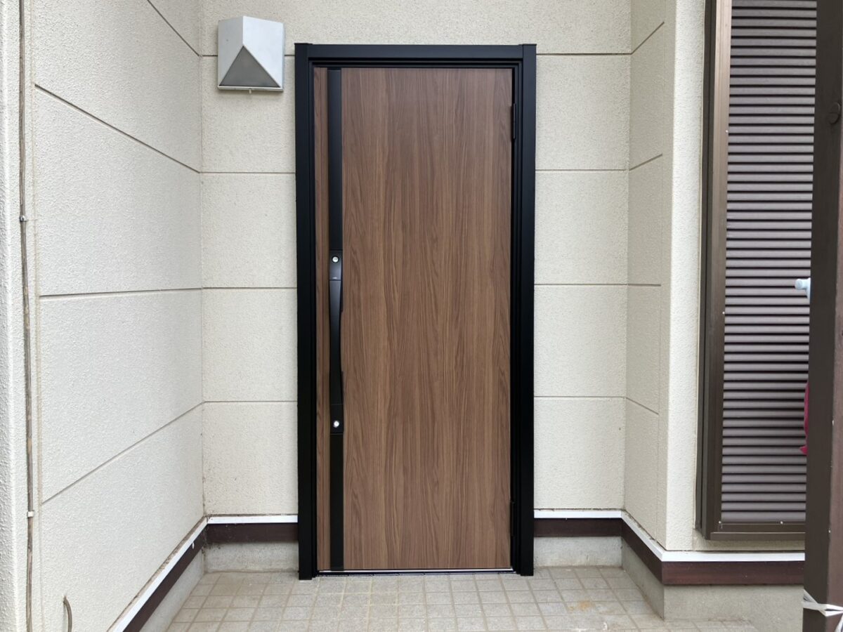 断熱仕様で寒くない玄関に。補助金も出てお得にリフォーム完了！