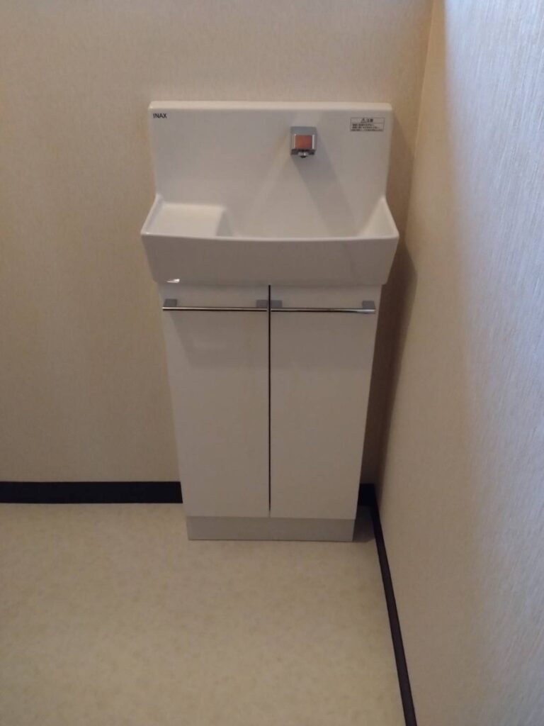 自動水栓タイプ<br />
扉カラー：ホワイト