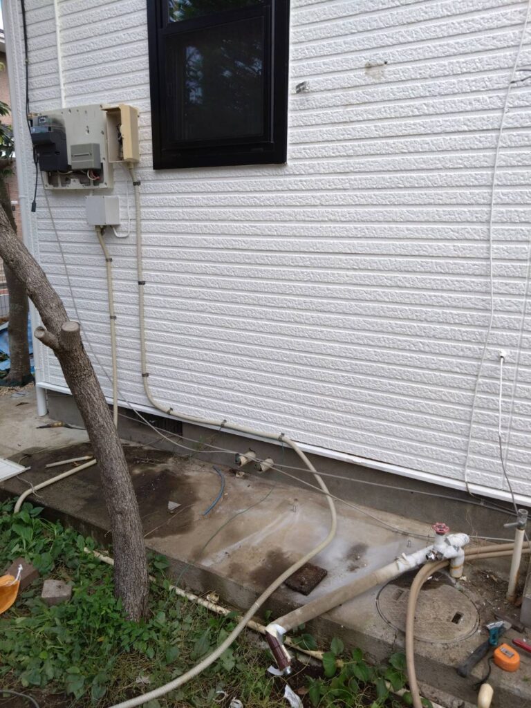 古いエコキュートを撤去しました。