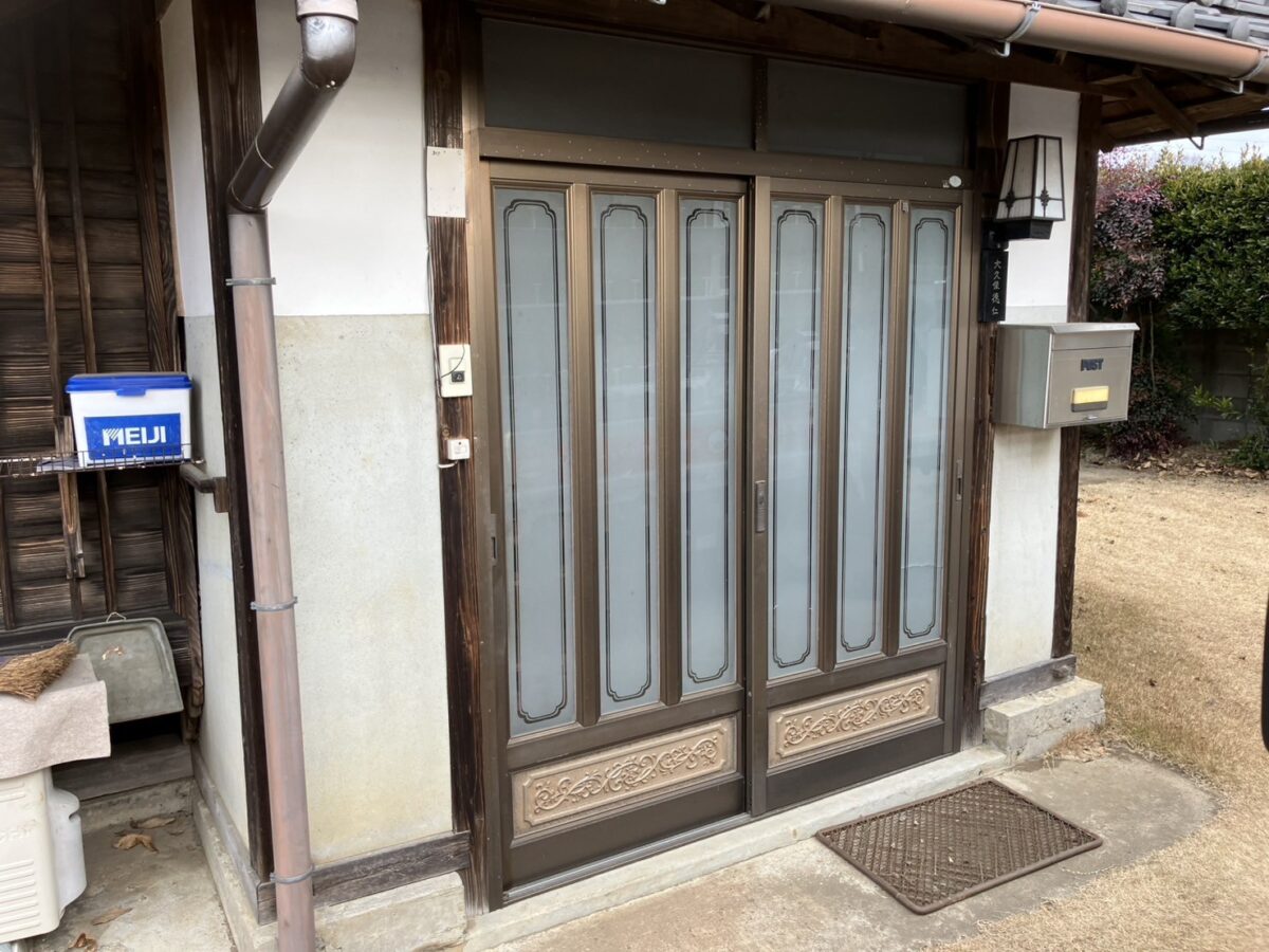 開けづらかった引き戸も閉めにくかった鍵もなくなり日々のストレスが解消しました。