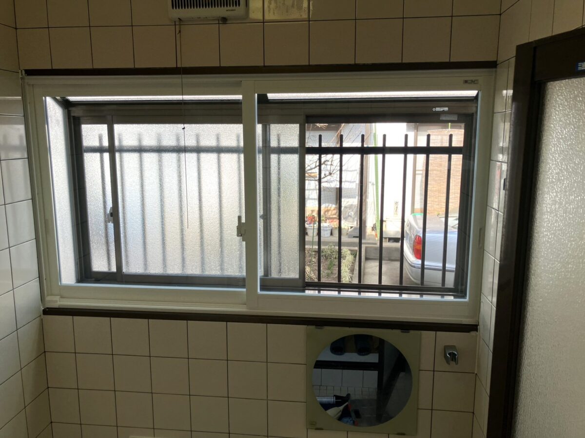 「冬のお風呂は寒くても仕方がない」は間違いです。簡単リフォームで暖かい浴室になります。