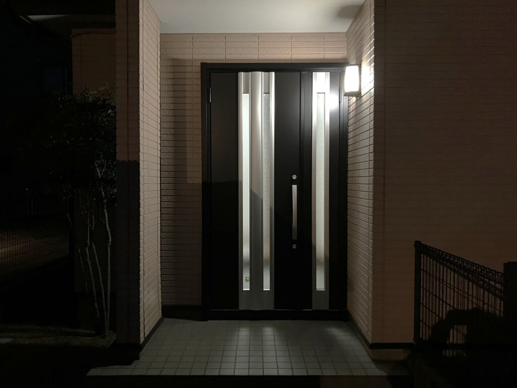 LIXIL リシェント玄関ドア3　G77型<br />
カラー：マットブラック