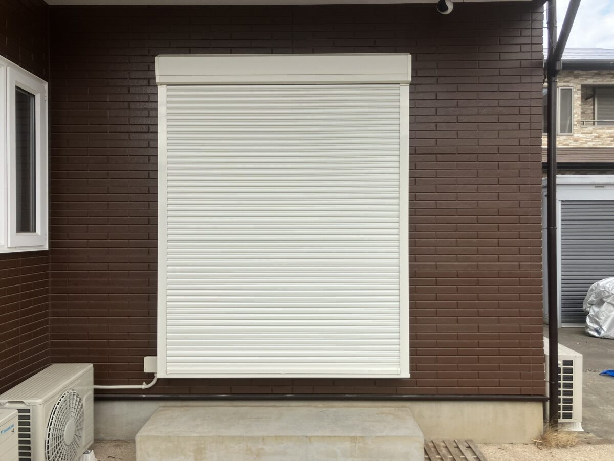 窓の防犯にはシャッターがオススメ！