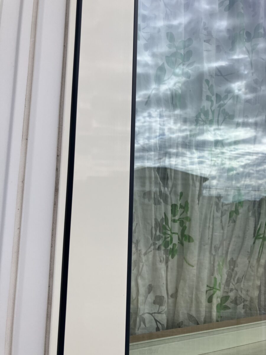 窓ごと交換しなくても、部品交換で対応しました。