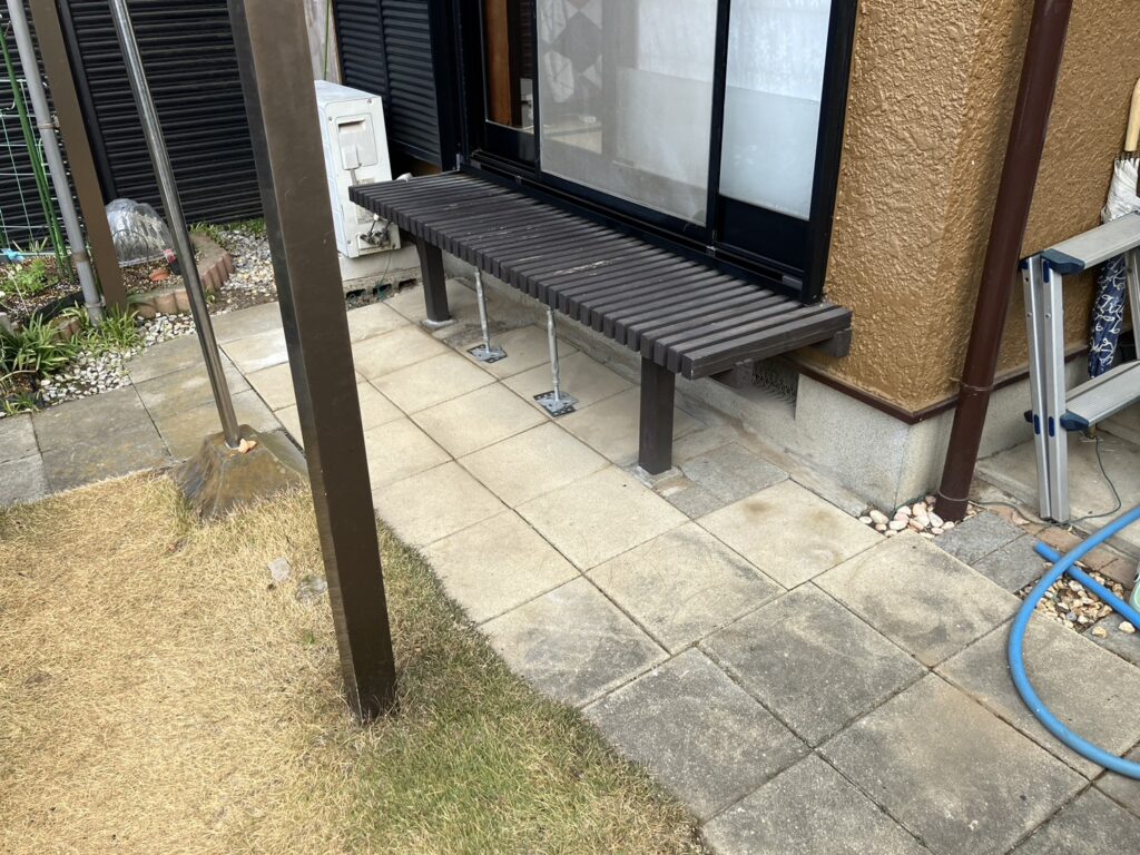 長年の雨風や紫外線の影響で劣化が進んでいました。