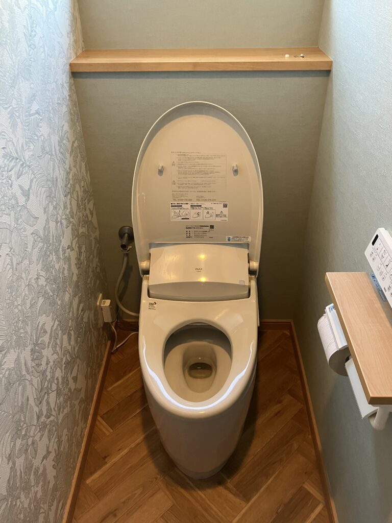 棚付２連紙巻器も設置<br />
カラー：クリエペール