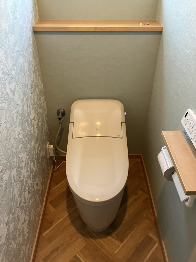 CL6Aグレード<br />
カラー：オフホワイト<br />
前出寸法720㎜のコンパクトなフォルム