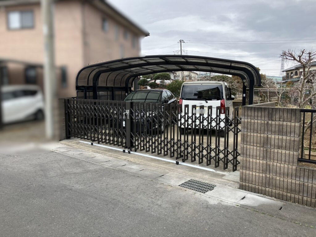 不審者の侵入を防ぐ！伸縮門扉の設置