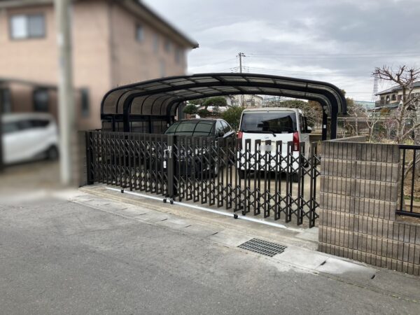 不審者の侵入を防ぐ！伸縮門扉の設置