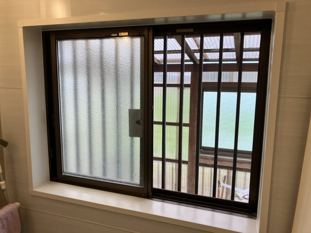 浴室は冬の使用時に特に寒さを感じていらっしゃり、湯舟のお湯もすぐ冷めてしまうのがお悩みでした。