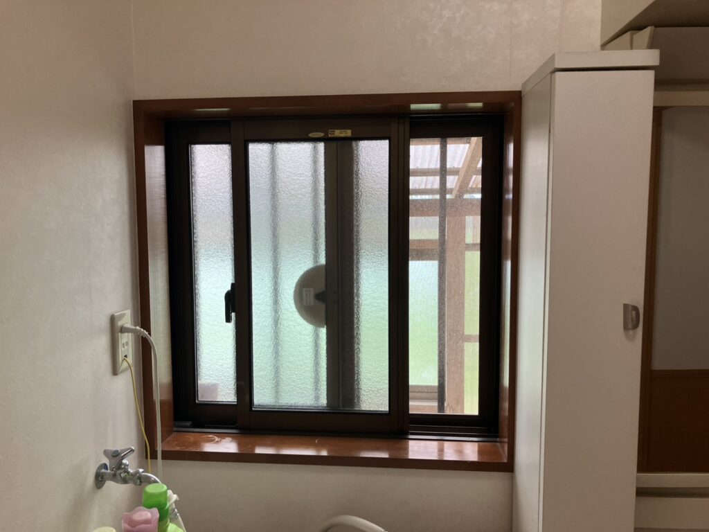 脱衣所も冬は寒さが厳しく、浴室へ入る前出る時の使用にツライ思いをされていました。