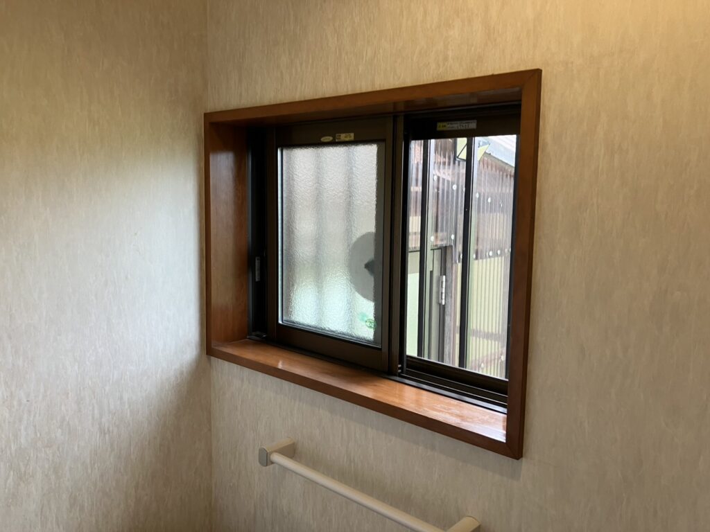 トイレも冬の特に深夜帯は使用を控えるほど寒さが厳しく、夏も熱がこもってしまうお悩みがありました。