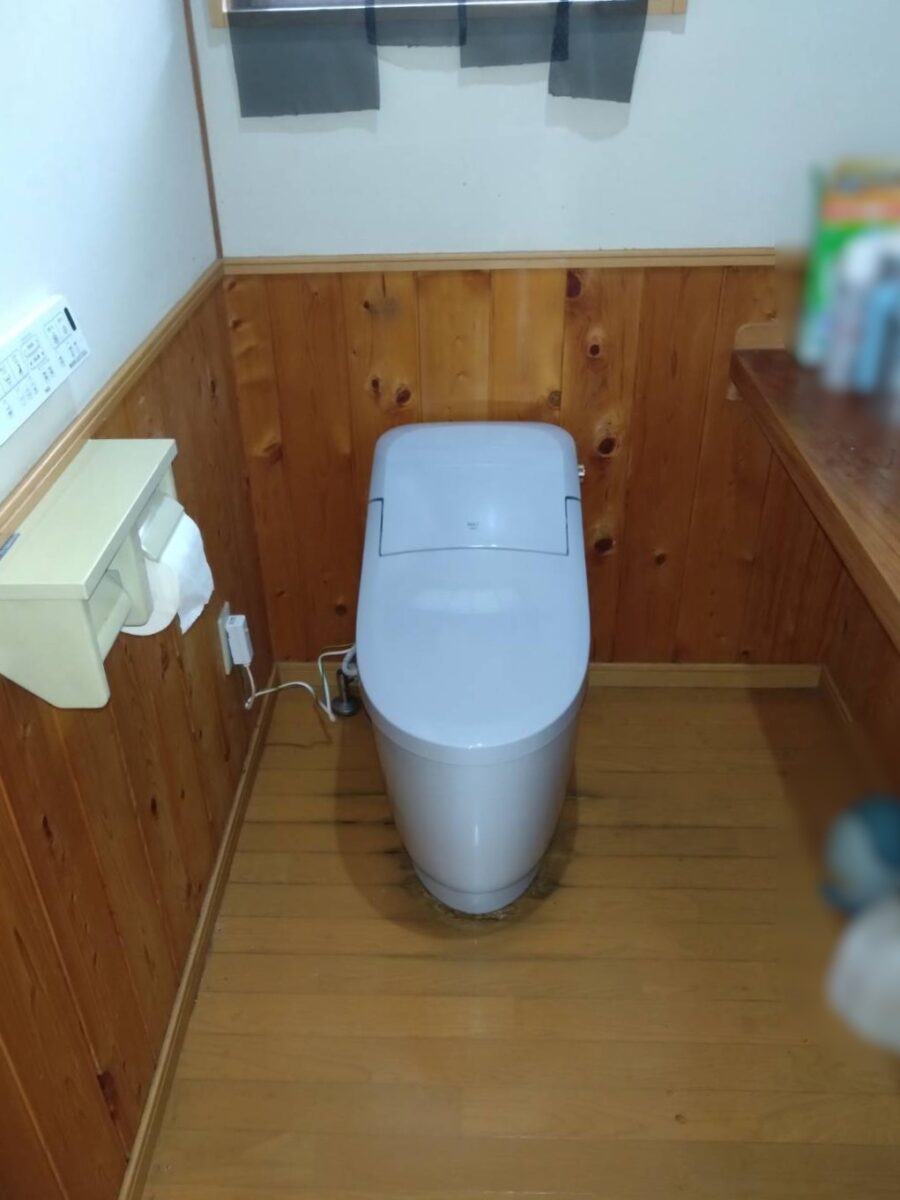 見た目スッキリなタンク付きトイレです。