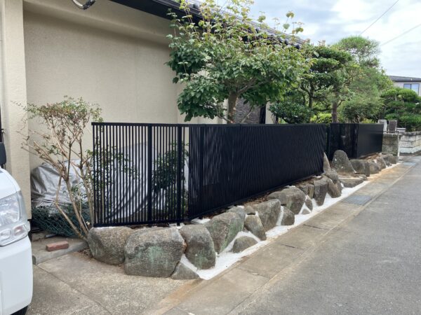 植栽のお手入れから解放！LIXILのフェンスで外構をすっきりリフォーム