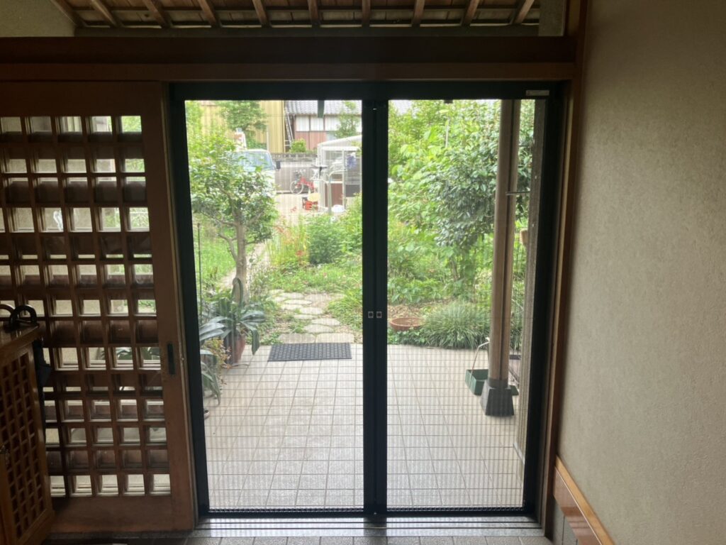 LIXIL しまえるんですα<br />
両開き用（引分け）
