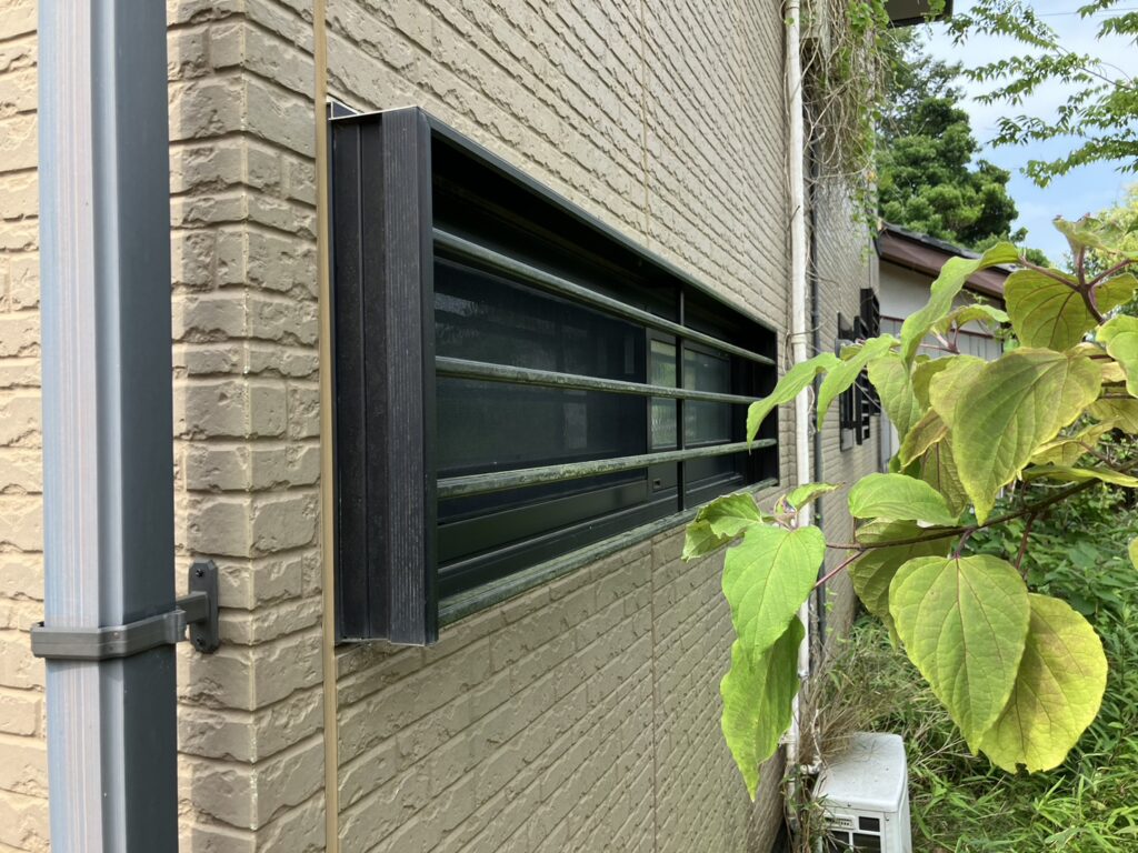 既存の窓は、引違い窓でアルミサッシ単板ガラス仕様でした。