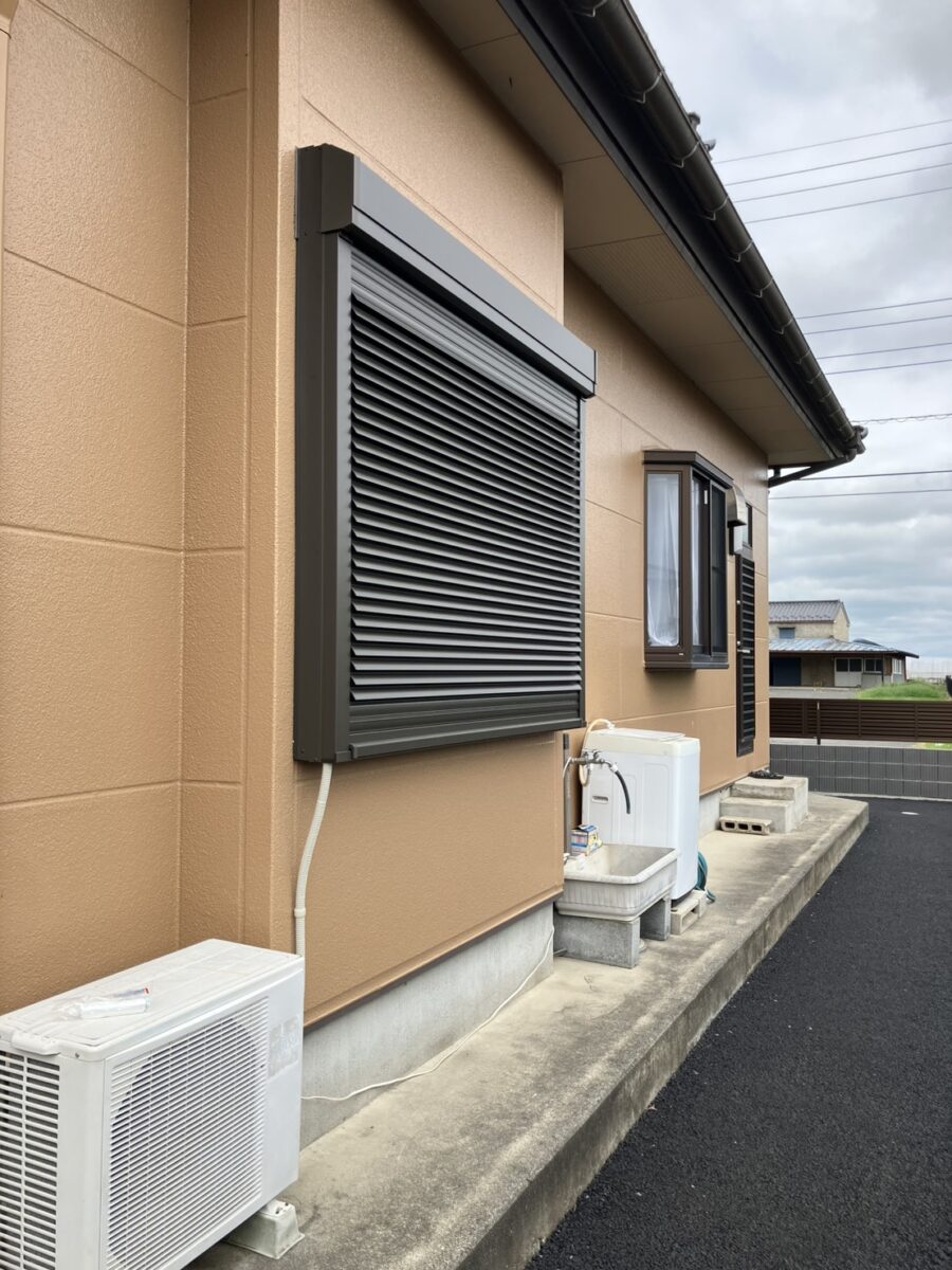 シャッターを閉めていても風と光を採りこめます！